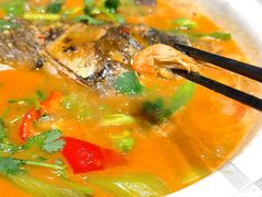 招牌鱼头泡饭-明丰小渔馆(明月路店)