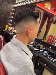 -东方先生国潮男士理发馆