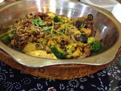 -愉肴麻辣香锅(中山路店)