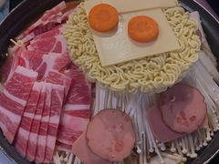 泡菜五花肉锅-炙韩料理·部队锅专门店