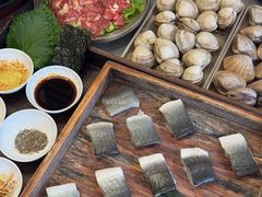 -围炉肉舍•炭烤活鳗•丹东海鲜烤肉(步行街店)