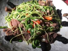 葵苗炒牛展-龙桥私厨·姜花菊花过桥鱼·顺德菜(容桂店)