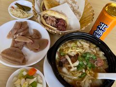 -闫家驴肉老店(华电一校店)