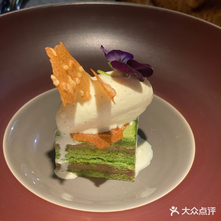 坐落于工业风设计长廊中的小资牛排馆[胜利]