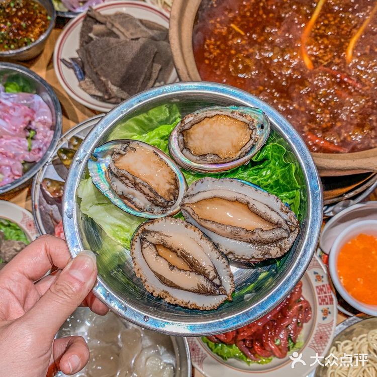 在万松园吃了开春的第一顿炭火老火锅，舒坦极了‼️