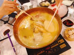 -鲜入围煮花胶鸡海鲜火锅