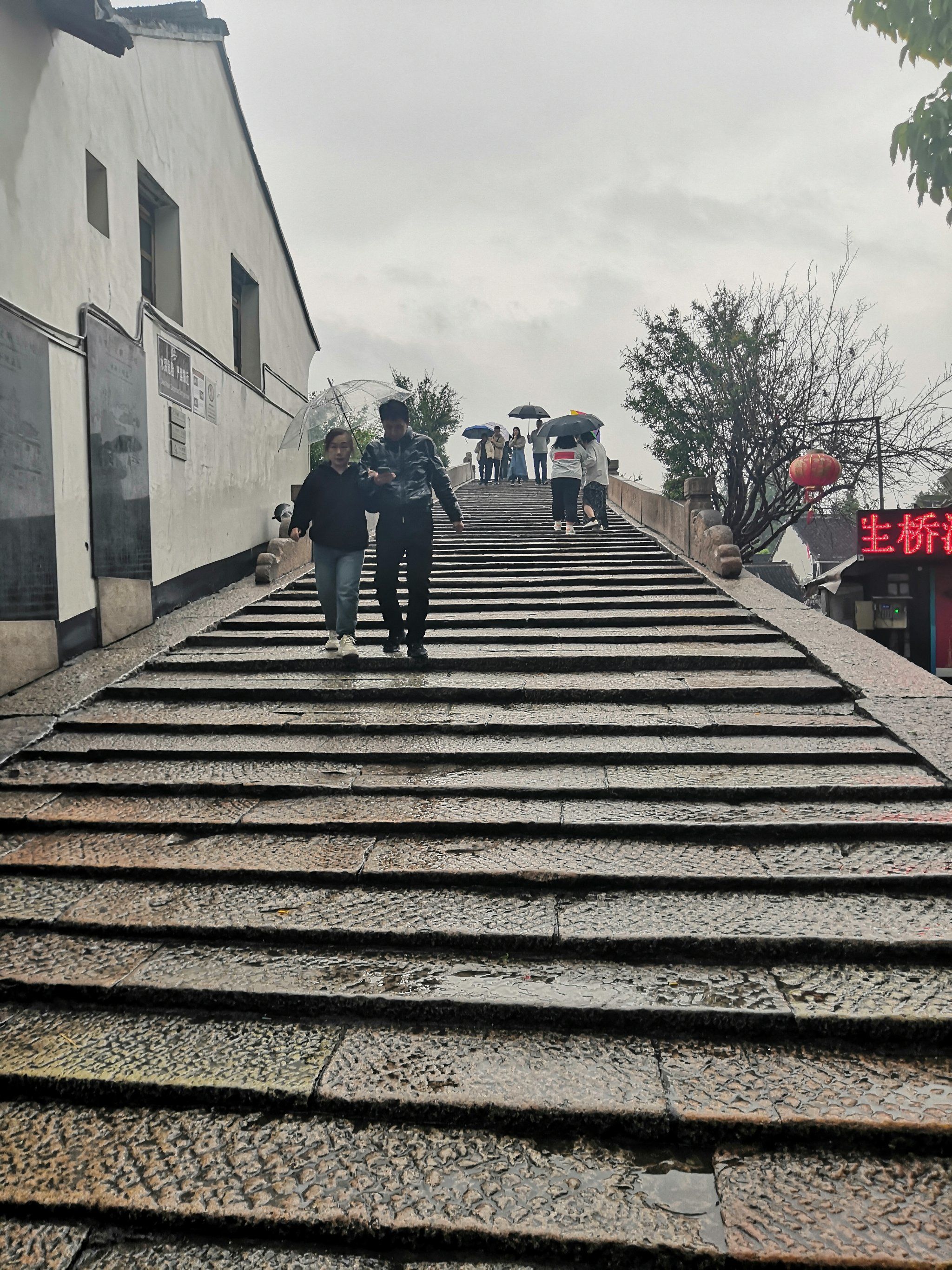 雨天走朱家角放生桥