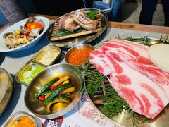 -草家酱蟹炭火烤肉店(珲春南路一店)