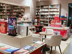 -钟书阁(群光广场店)