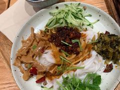 麻酱肉臊子拌粉-小满手工粉(上海月星环球港店)