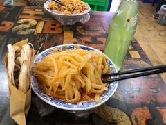 -牡丹广场薛栓子擀面皮大王