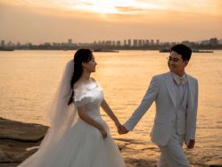 -雪中彩影婚纱摄影·微光艺术中心