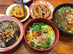 -爆炸头阿姨小四川正宗川味小吃(无任何分店)
