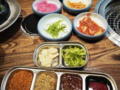 -明洞阿姨·韩式酱蟹烤肉·创意料理(三元桥店)