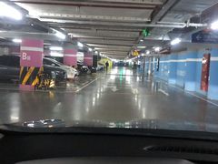 -白玉兰广场停车场