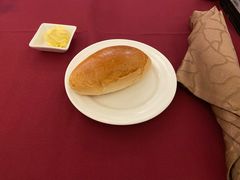 餐前面包加黄油-红房子西菜馆(淮海店)