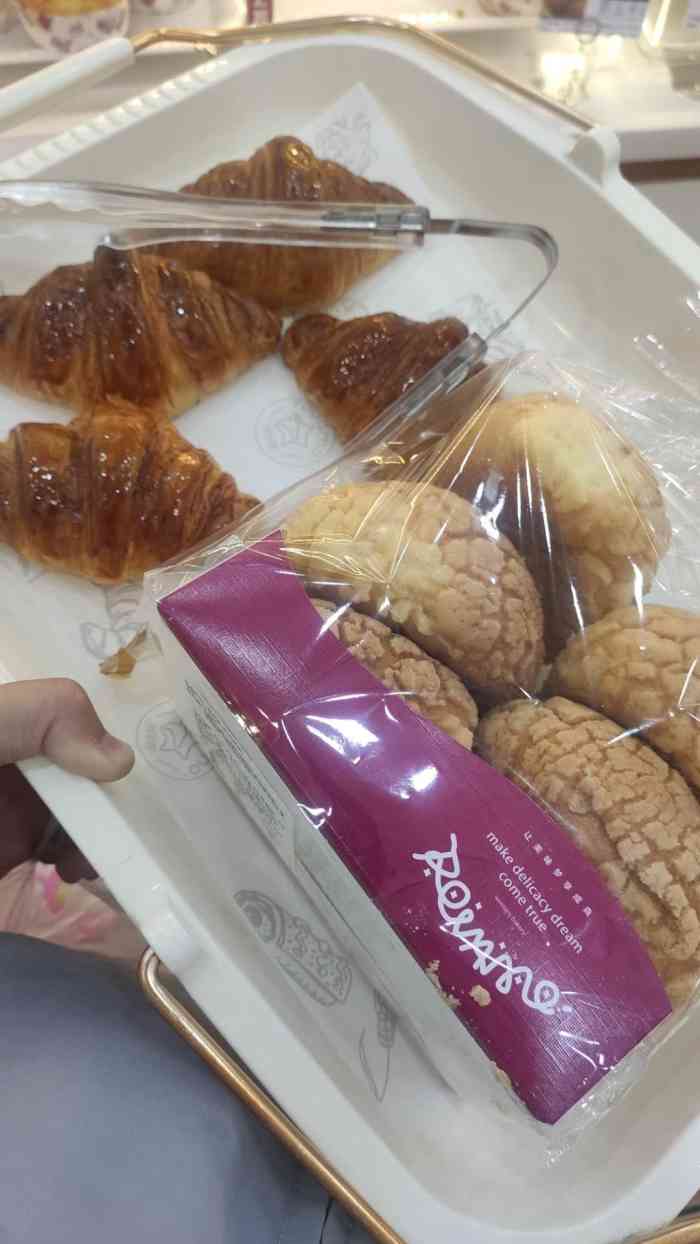 打分 55 /人 荣华的价格是越来越高,但是蛋糕和面包还都是好吃的,吃了