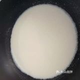请姐妹吃我做的牛奶草莓布丁[调皮][调皮]
