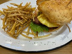 27&nbsp;牛肉汉堡-HELLO 27 意面·沙拉·帕尼尼