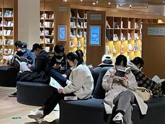 -新华文创·光的空间