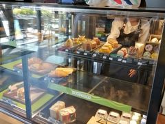 面包甜点陈列柜-星巴克(深圳龙岗摩尔城店)