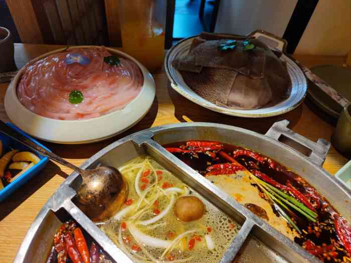 不二火锅 music island-"听说现在还在试营业中. [薄荷]环境:.