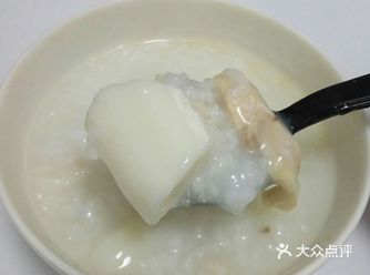 春季来一碗补脾养胃的山药鸡肉粥