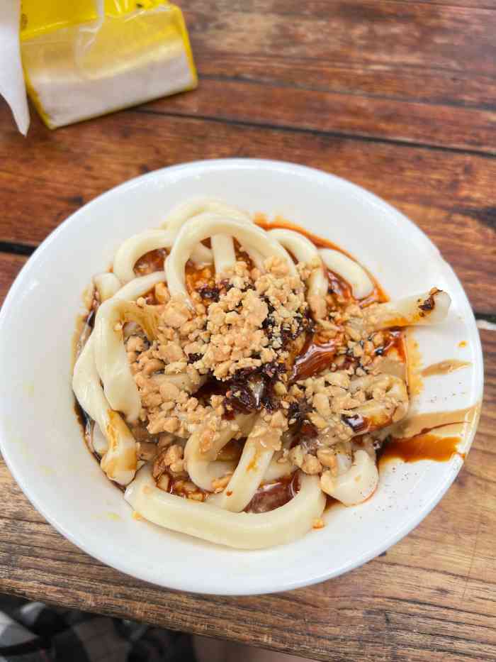 十一街幺鸡成都担担面(九眼桥总店)-"手工甜水面:面是比较粗的那种