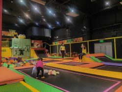 -蹦蹦跳跳(新奥购物中心店)