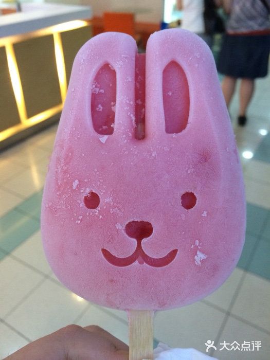 娜镇清凉手工创意冰棍草莓欠揍兔图片
