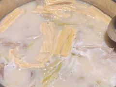 猪蹄猪肚锅-官也街澳门火锅(新源里店)