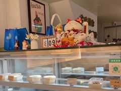 面包甜点陈列柜-六伴夏烘焙蛋糕·低糖动物奶油