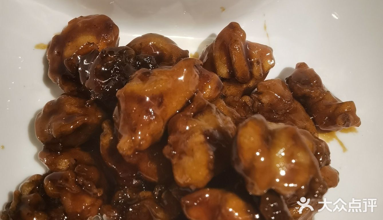 上周在虹口老头儿油爆虾前有23桌果断放弃今到店1点没排队油爆虾卖完了点了个沼虾王实物很大VS基围虾像吃大只小龙虾吃好祖宗一定要坐这个火车我走都比他开得快可算哄回家了这周第一周幼儿园生活结束我感觉他是去聊天的吃饭深受老师表扬吃货本色不改继续加油