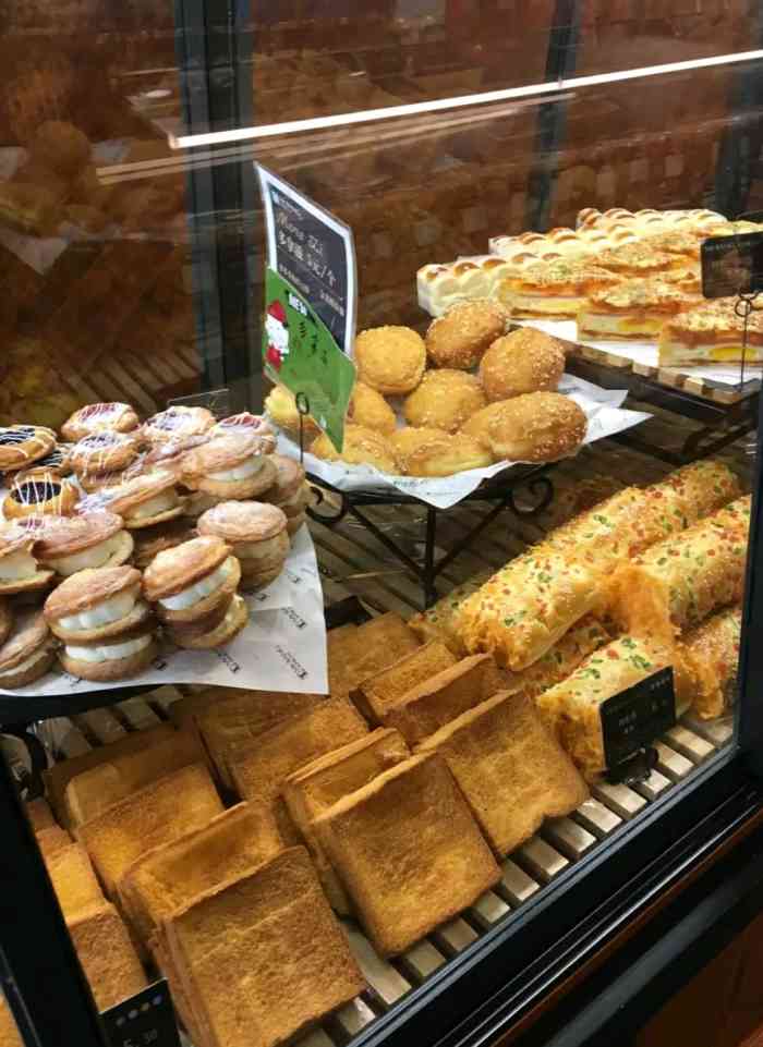 梁师傅蛋糕(滕州市龙泉店)-"一直喜欢梁师傅的糕点,好吃,干净卫生.