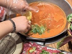 -野山舂·贵州现舂酸汤火锅(鸿通城店)