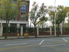 -上海市建平中学西校华城校区
