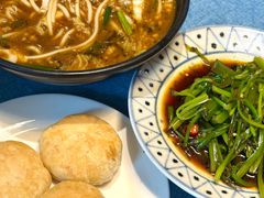 -香巴拉云南餐厅(华莱坞店)