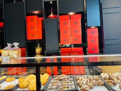 面包甜点陈列柜-Salon de The de Joel Robuchon(外滩18号店)