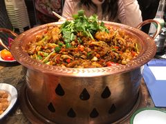 -沪小二炭火蛙锅(淮海中路美食不夜城店)
