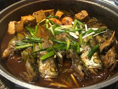 胶东闷鱼锅-煎饼卷大葱·非遗传承·潍坊菜(十笏园店)