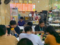 大堂-峰味香.酱香米线.黄焖鸡(定西路店)