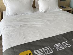 -欧辰国际酒店(重庆欢乐谷轻轨站店)