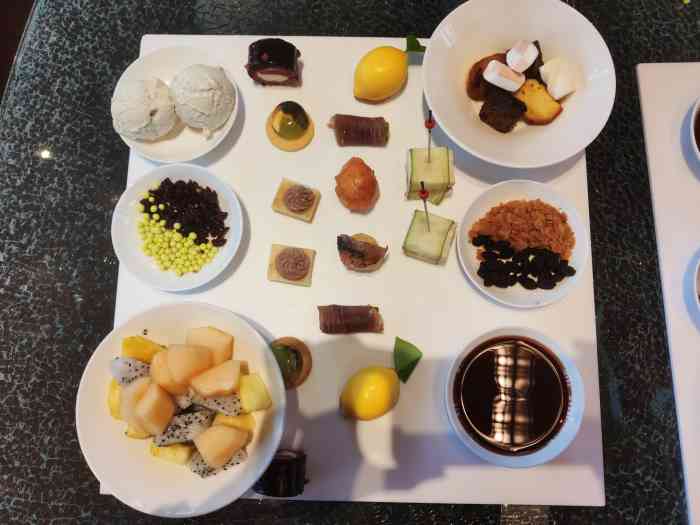 金茂君悦·九重天 cloud 9 tapas&bar-"朋友在网站上购买的下午茶券.