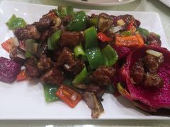 火龙果牛肉粒-龙香居海鲜家常菜饭店·特色驴肉·古城浑锅