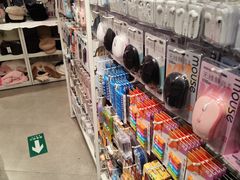 -名创优品(北京新中关购物中心地铁层店)