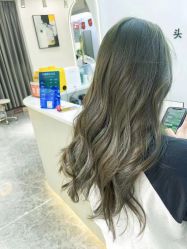 点击看大图 -V8潮牌·接发烫染连锁