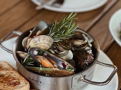 新西兰青口配蒜香白酒奶油汁-Bistro 63 创意融合料理(广粤天地店)