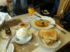 -Majestic Café