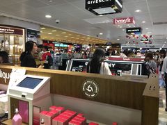 -日上免税行(浦东机场五店)