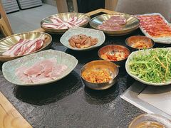 -臻牛烤肉